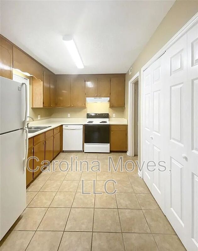 Building Photo - 16 Birchview St