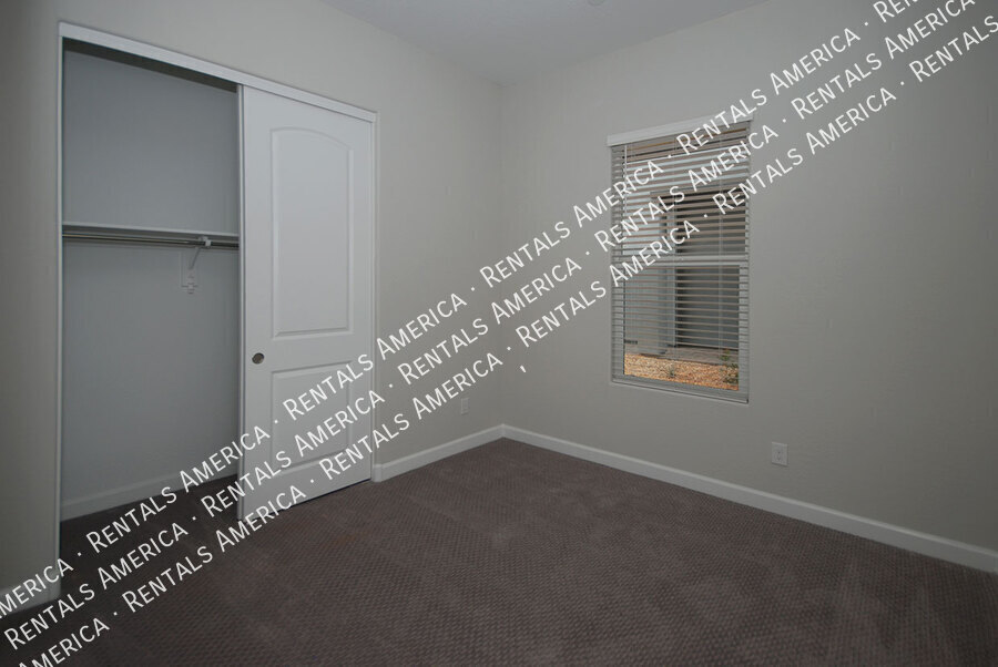 Building Photo - 3725 E Catalina Dr
