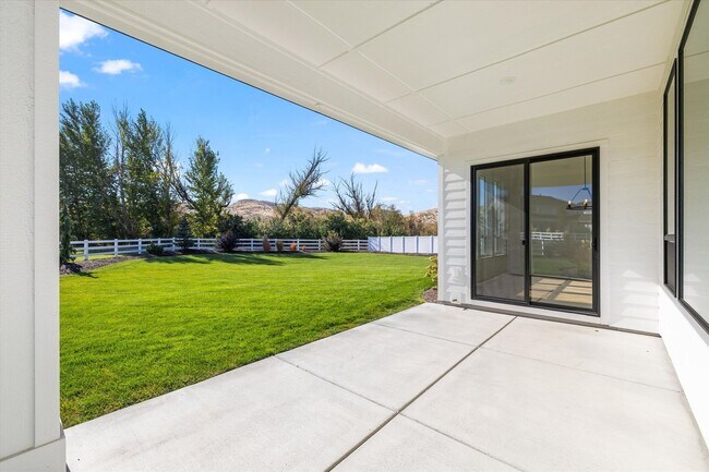 Building Photo - Luxury 5-Bed + Bonus + RV Garage Home for Lease in Dry Creek Ranch