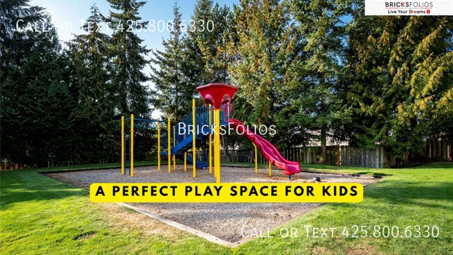 Building Photo - Bright & Modern End-Unit Townhome with Pool and Fitness Center