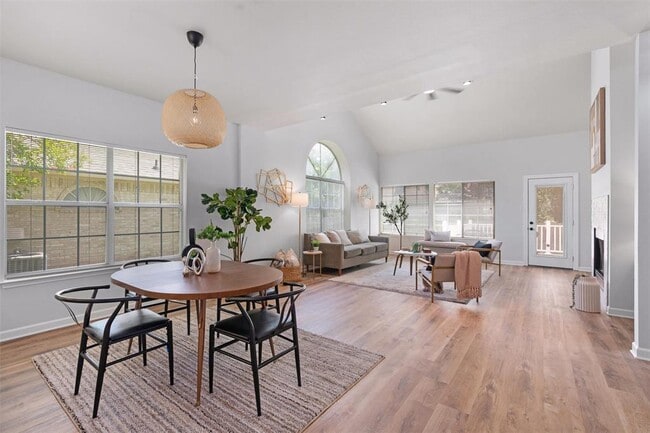 Building Photo - 3817 Newland Dr