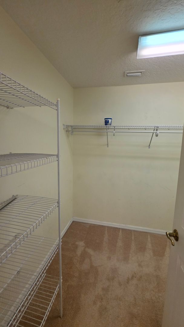 Building Photo - Spacious 4 Bdrm / 2 BA with 2 car garage