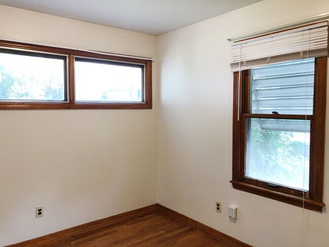 Building Photo - 417 E Hillside Dr