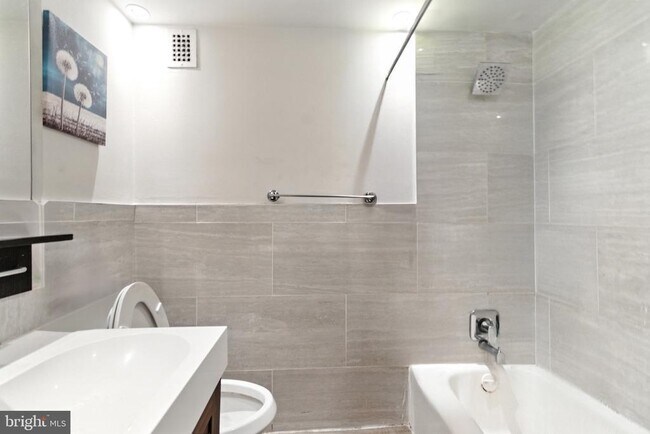 Building Photo - 5340 Holmes Run Pkwy