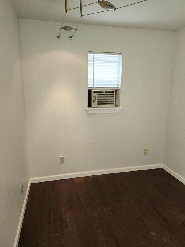 Building Photo - Recently Renovated 3/2 Home in South Austin with Bonus Room + Additional Storage