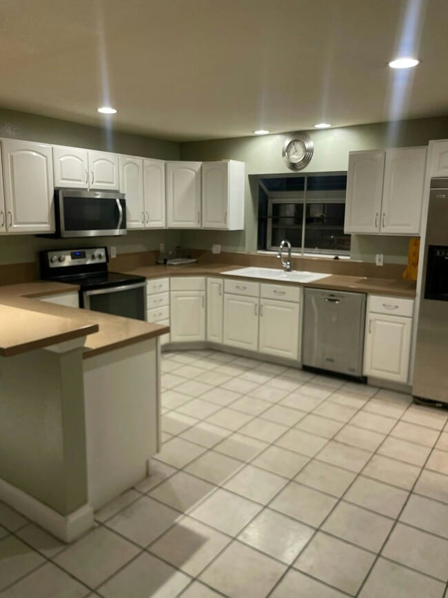 Building Photo - 6018 Gentle Ben Cir