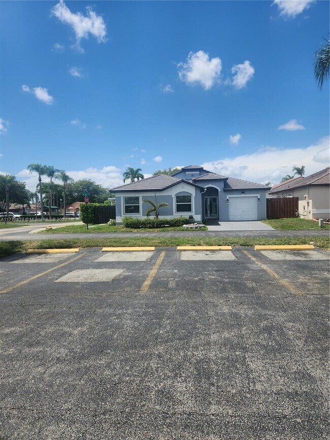 Building Photo - 15717 SW 80th Ln