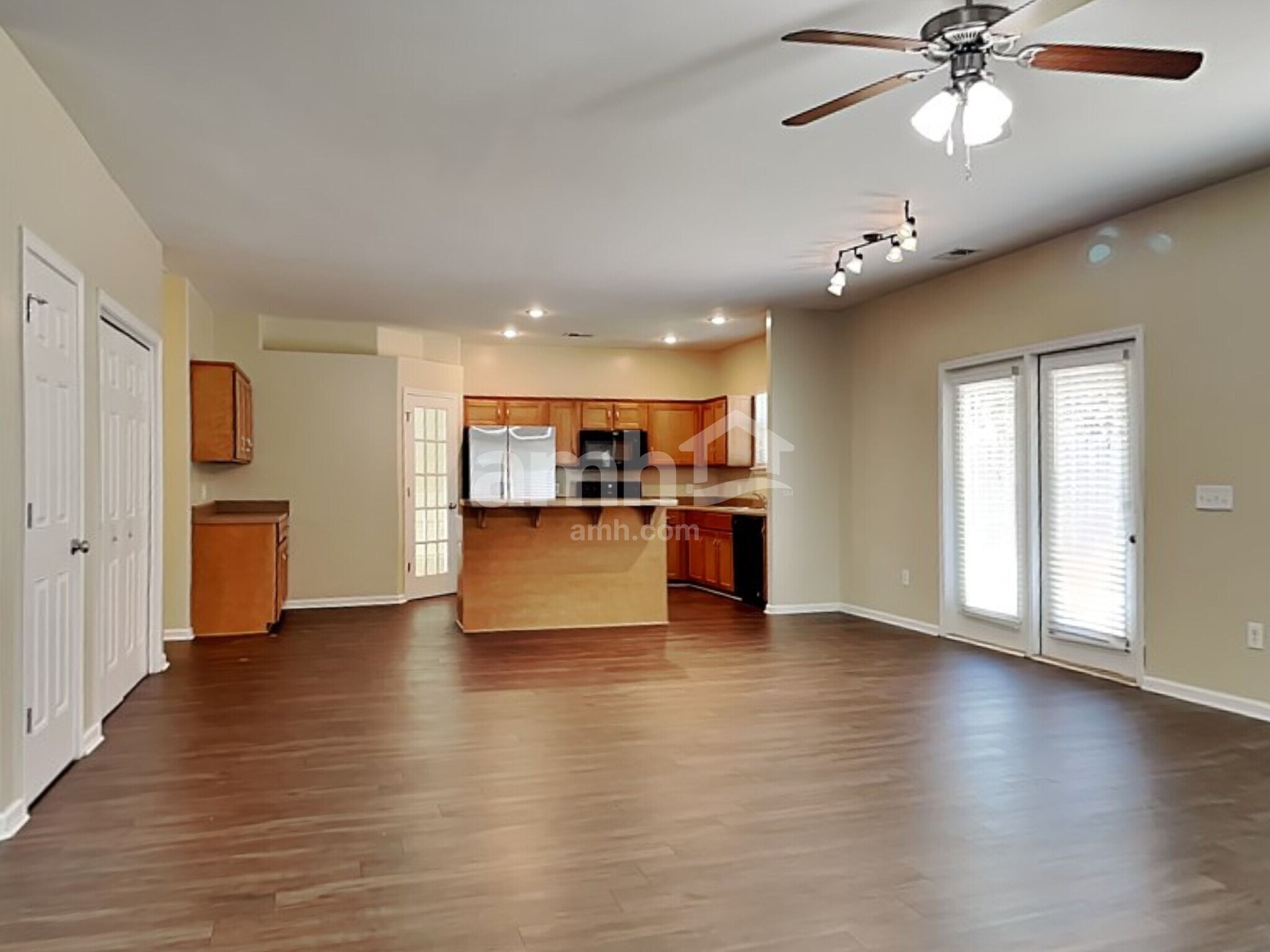 Building Photo - 137 Lake House Rd