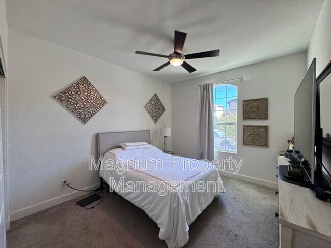 Building Photo - 38572 Rosegate Pl