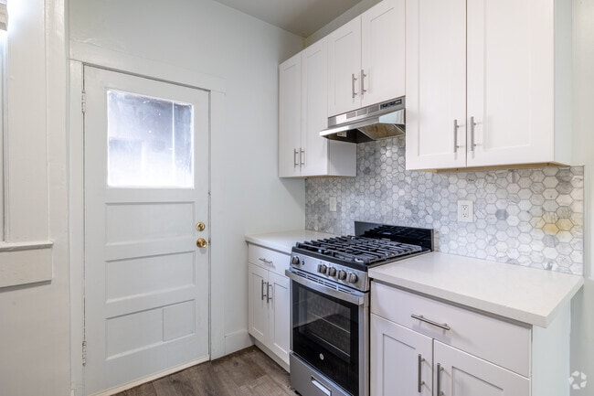 2BR, 1BA - 625SF - 2715 Channing