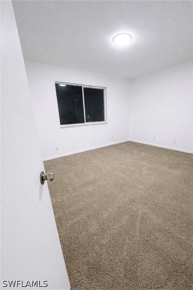 Building Photo - 5424 16th Pl SW