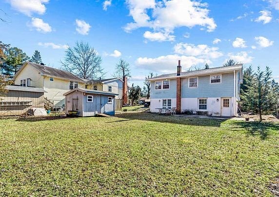 Building Photo - 303 E Staunton Ave