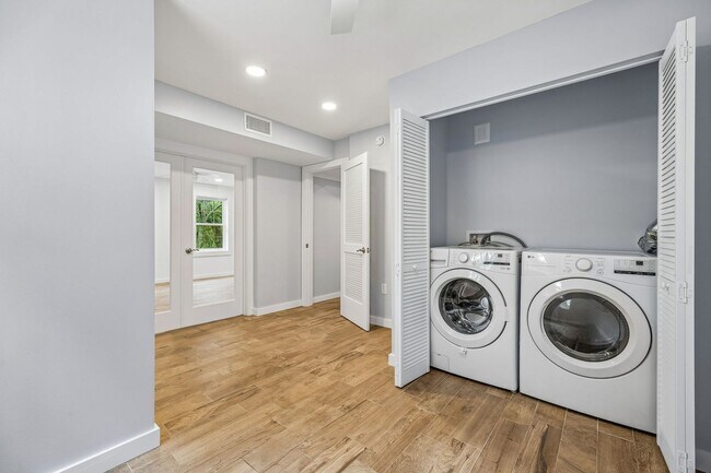 Building Photo - Newly Remodeled Beachside Home – Walk to the Ocean