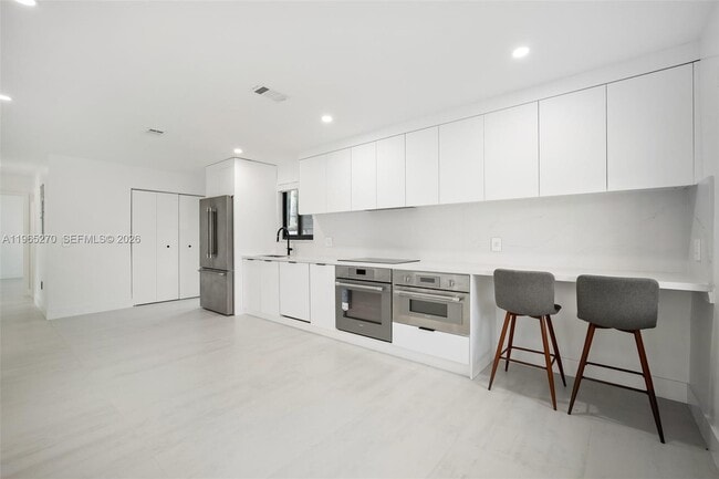 Building Photo - 3668 SW 26th St