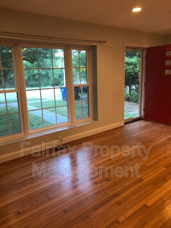 Building Photo - 1113 Marlborough Rd