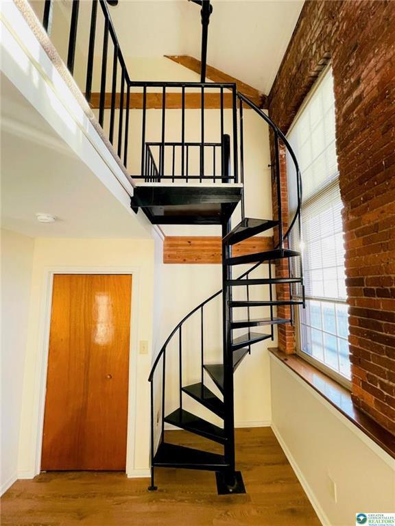 Building Photo - 101 W Race St