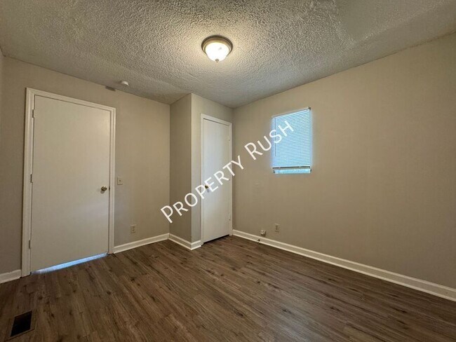 Building Photo - 91 Circle Dr