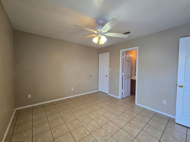 Building Photo - SECTION 8/HUD ACCEPTED - AVAILABLE NOW!
