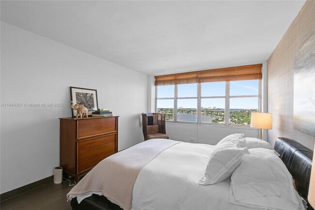 Building Photo - 7441 Wayne Ave