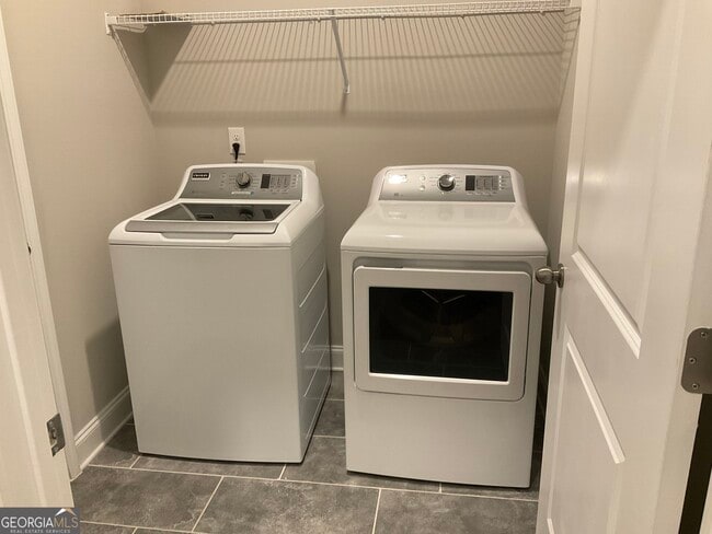 Building Photo - 240 Hollis St