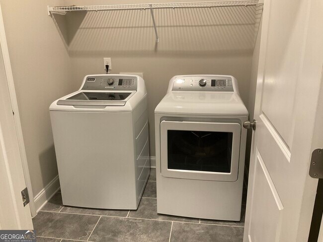 Building Photo - 495 Plainfield St