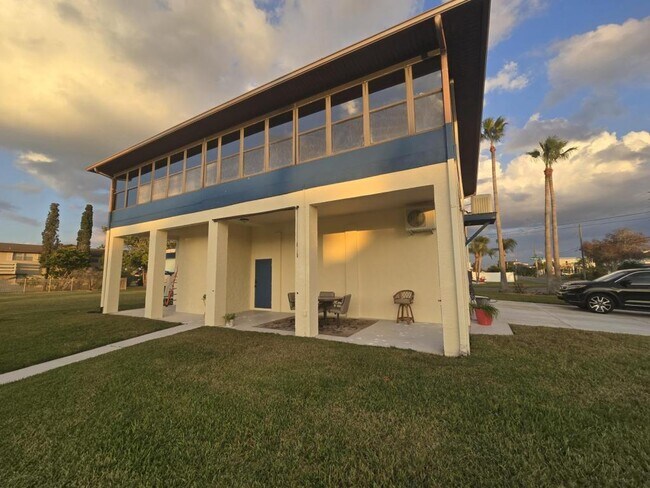 Building Photo - 4261 Paradise Cir