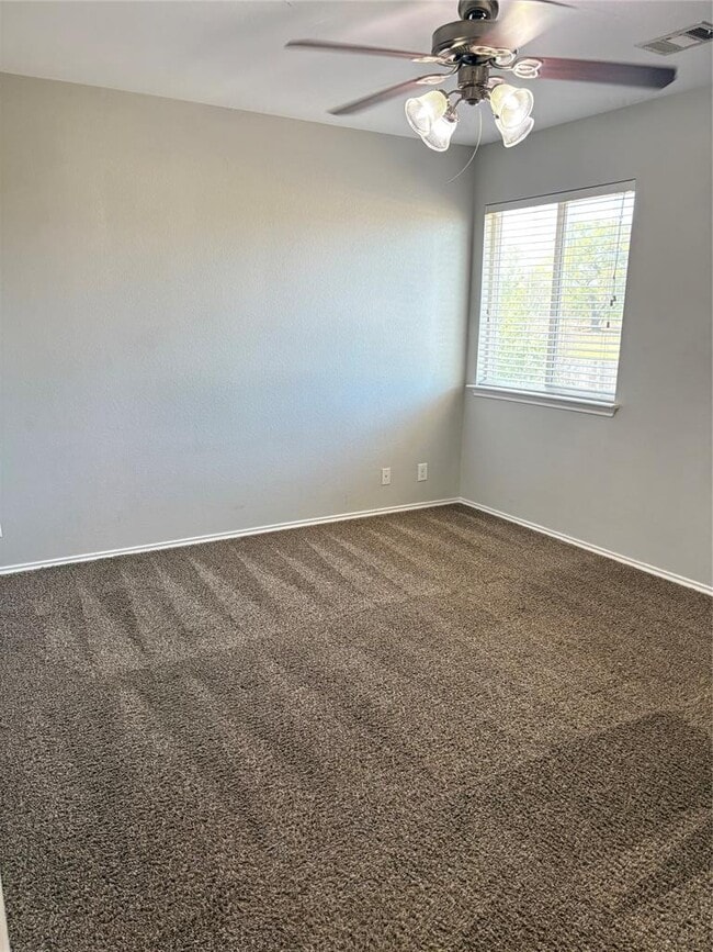 Building Photo - 303 Grutsch Dr