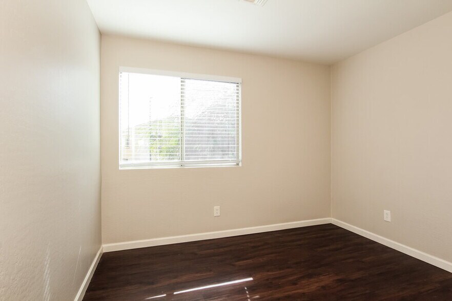 Building Photo - 6728 N 130th Ave