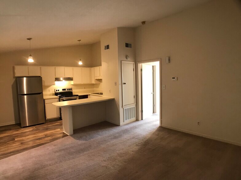 Building Photo - 2536 Flint Dr