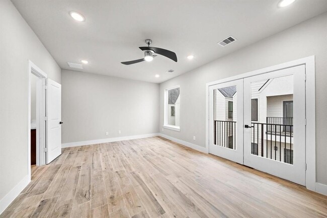 Building Photo - 228 W 28th St