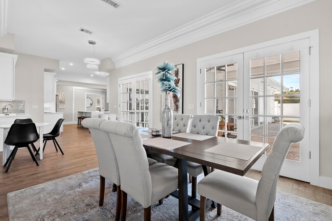 Building Photo - 9010 Gardens Glen Cir