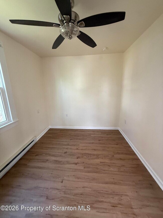 Building Photo - 1042 Taylor Ave