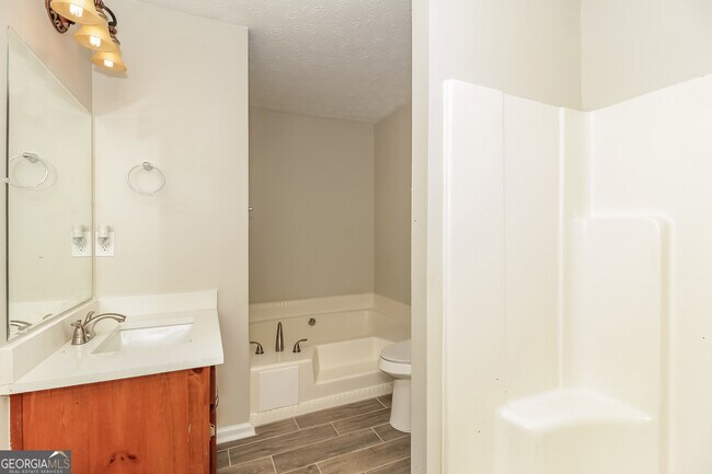 Building Photo - 345 Justin Dr