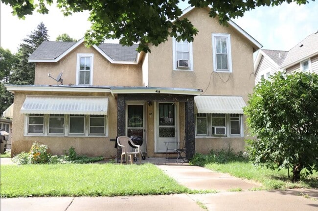 Building Photo - 458 N 6th St