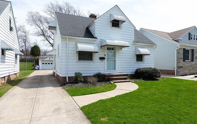 Primary Photo - 5021 E 107th Updated 3/4 Bedroom