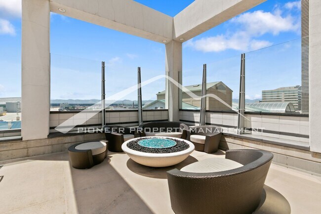 Building Photo - Luxury Condo with Stunning Views and Central AC