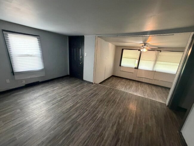 Building Photo - 609 Martin-