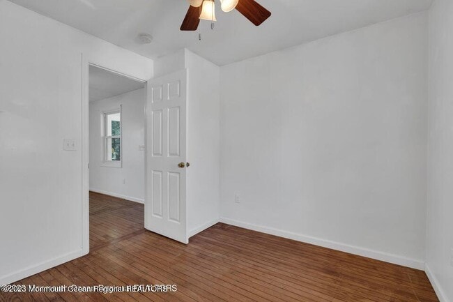 Building Photo - 1708 Lake Dr