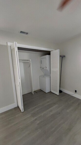 Building Photo - 2312 Van Buren St