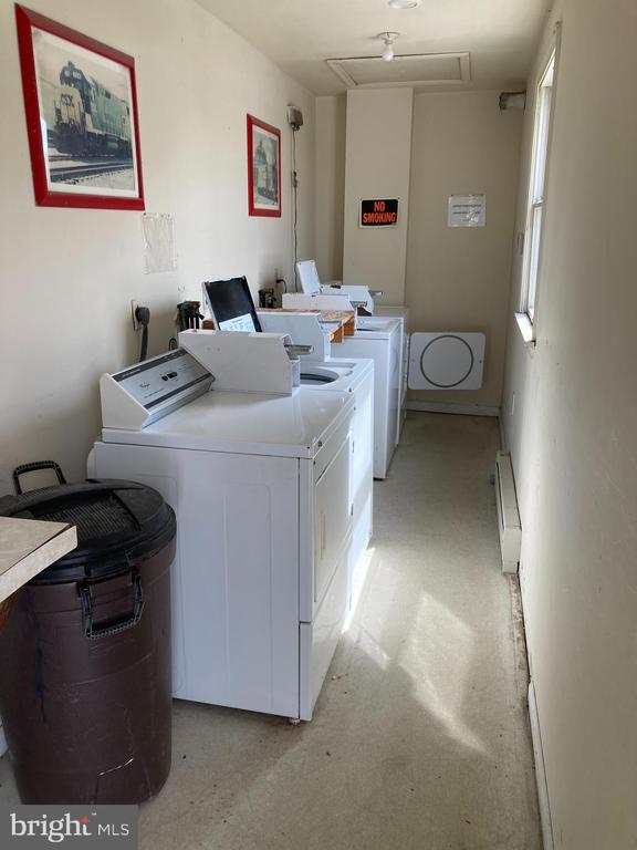 Building Photo - 1232 N Main St