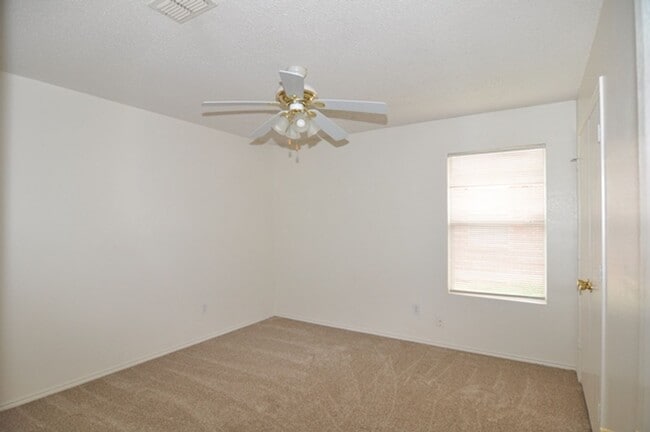 Building Photo - Spacious 3-2-2 in Grand Prairie, Mansfield...