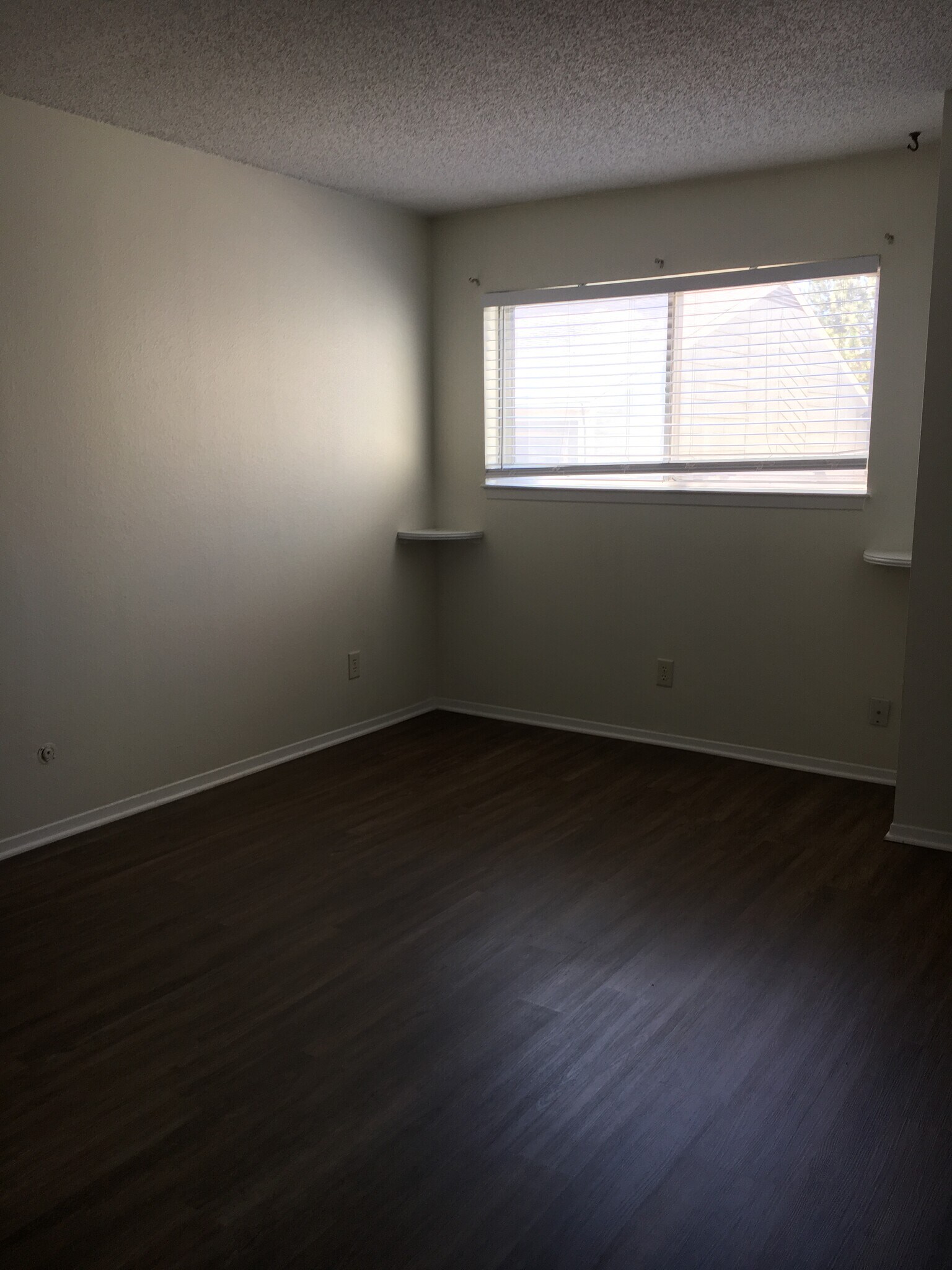 2 large bedrooms - 2365 E Geddes Ave
