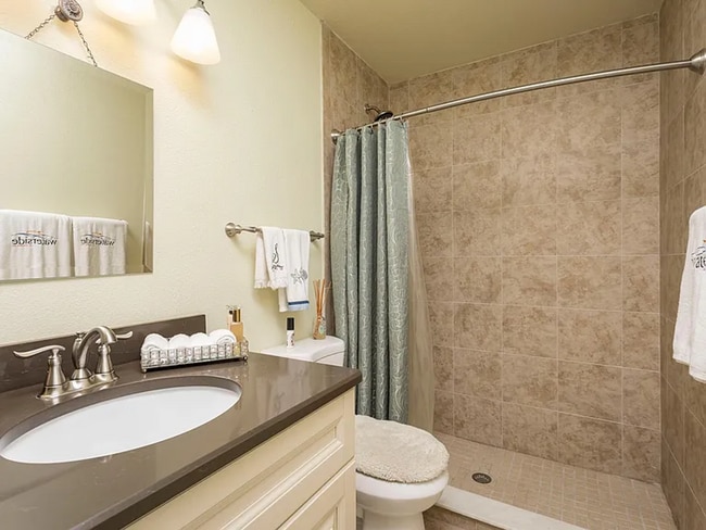Building Photo - Stunning 2/1 available now at Waterside at Coqunia Key!
