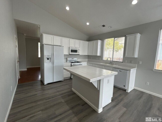 Building Photo - 2841 Granville Dr