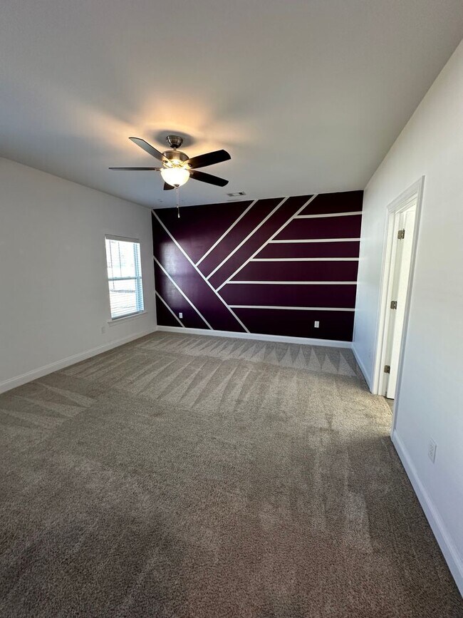 Building Photo - Beautiful 5 bed/3 bath home in Blandford Crossing