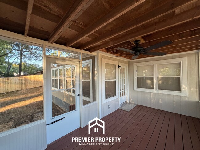 Building Photo - 3955 Castile St