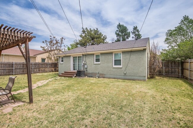 Building Photo - 2036 Parker St