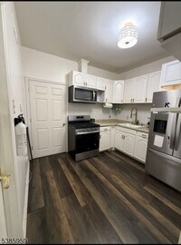 Building Photo - 321 Stiles St