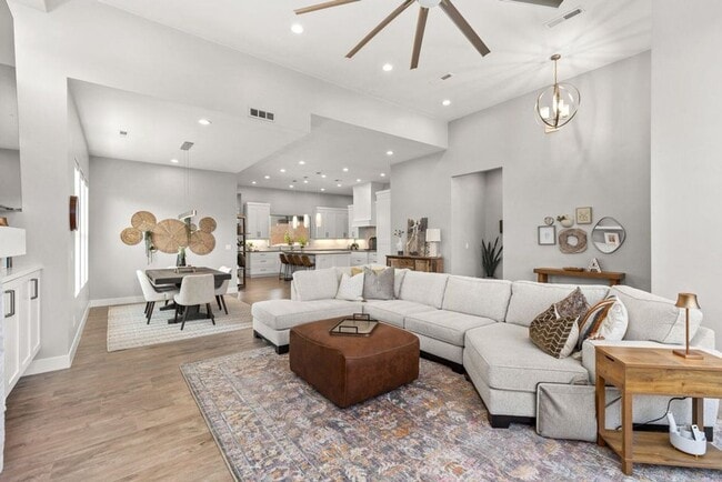 Building Photo - Beautiful 4 Bedroom Home!