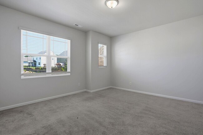 Building Photo - 1425 Haltwhistle St